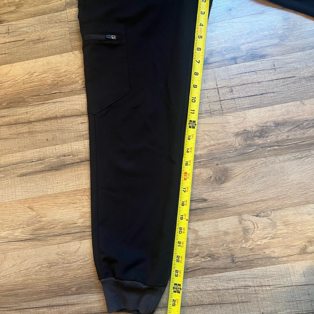 Figs Black Jogger Scrub pants - Picture 5 of 5
